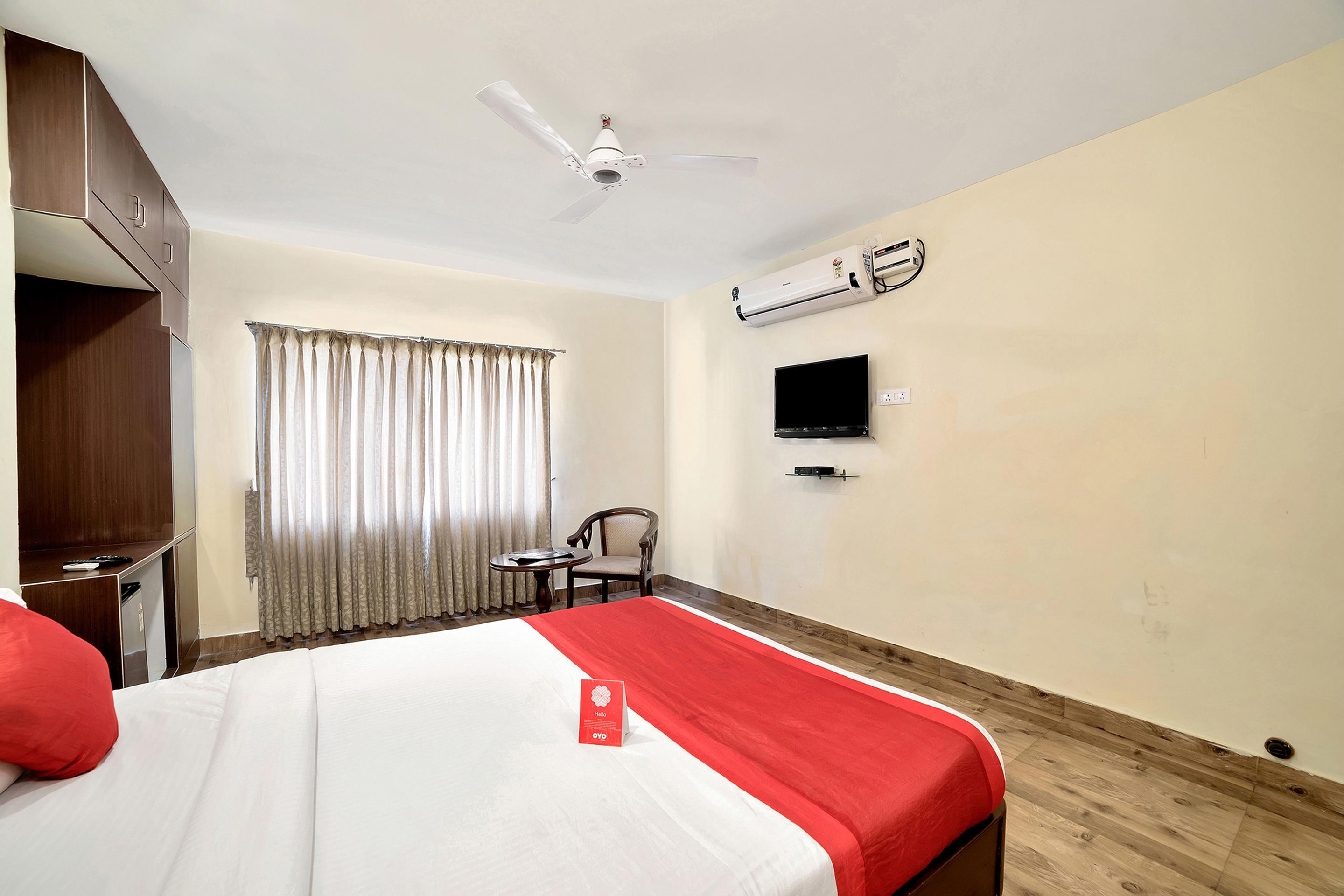 Oyo 674 Apartment Hotel Manar Luxury Suites Хайдарабад Экстерьер фото