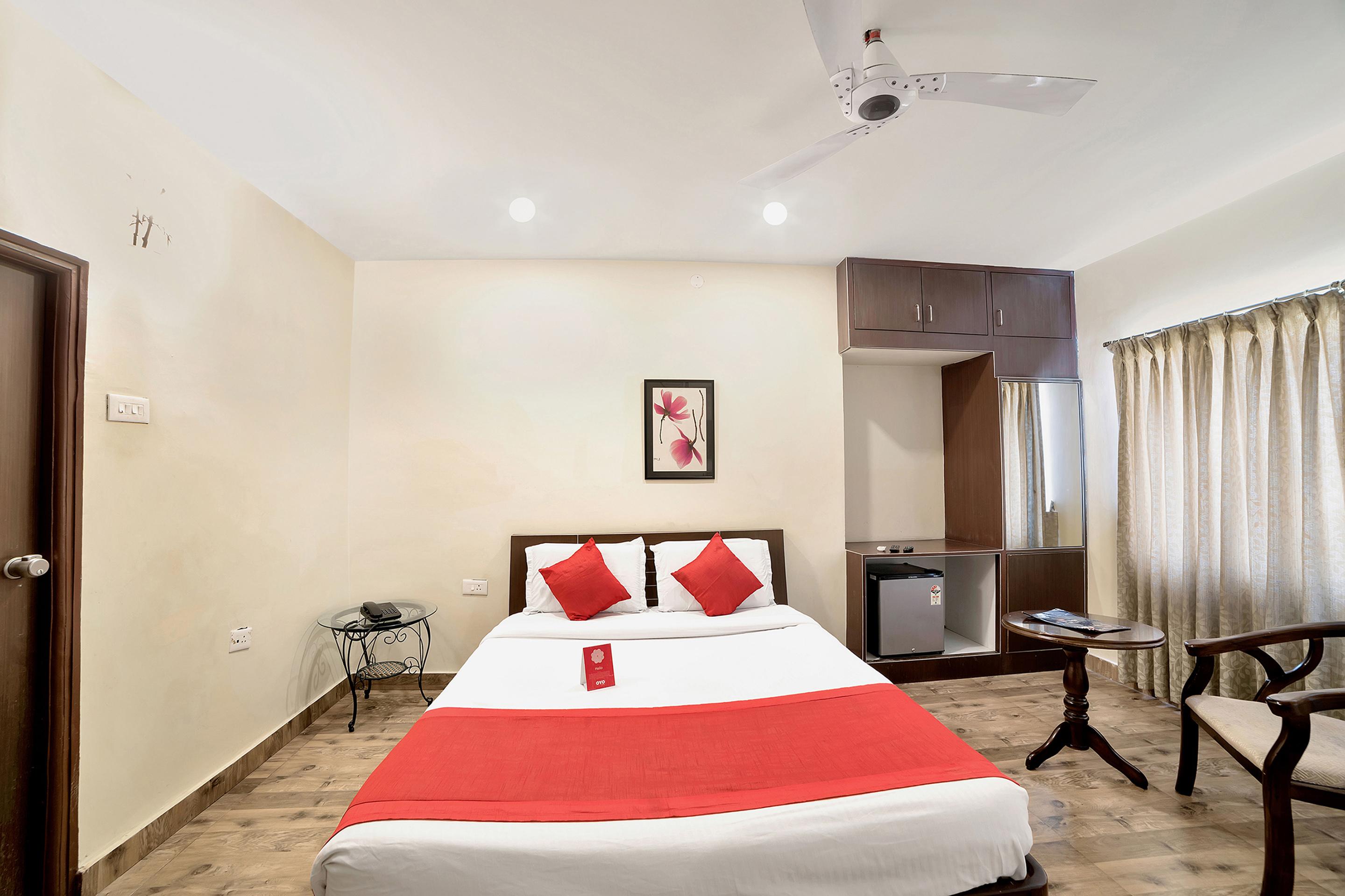 Oyo 674 Apartment Hotel Manar Luxury Suites Хайдарабад Экстерьер фото