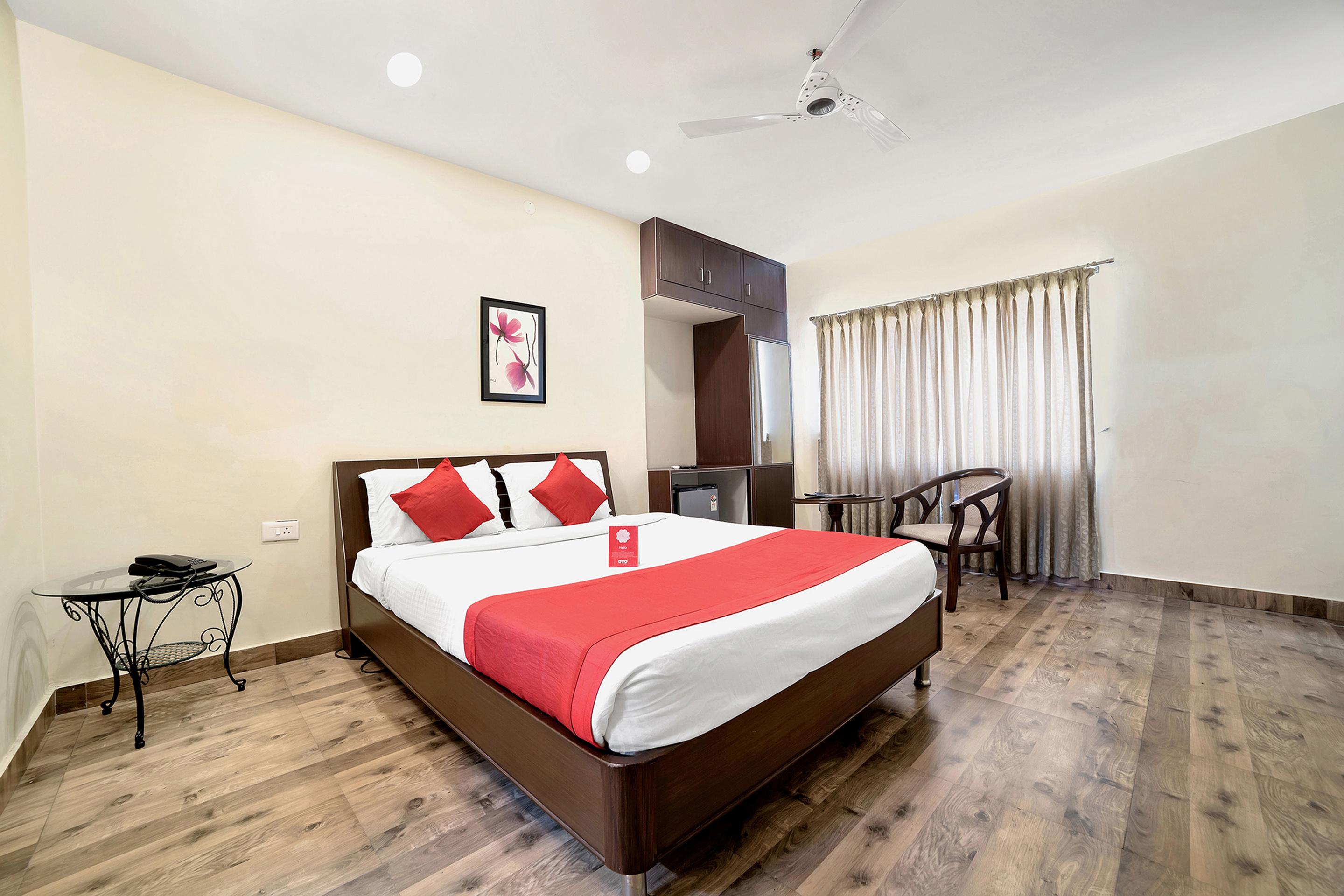 Oyo 674 Apartment Hotel Manar Luxury Suites Хайдарабад Экстерьер фото