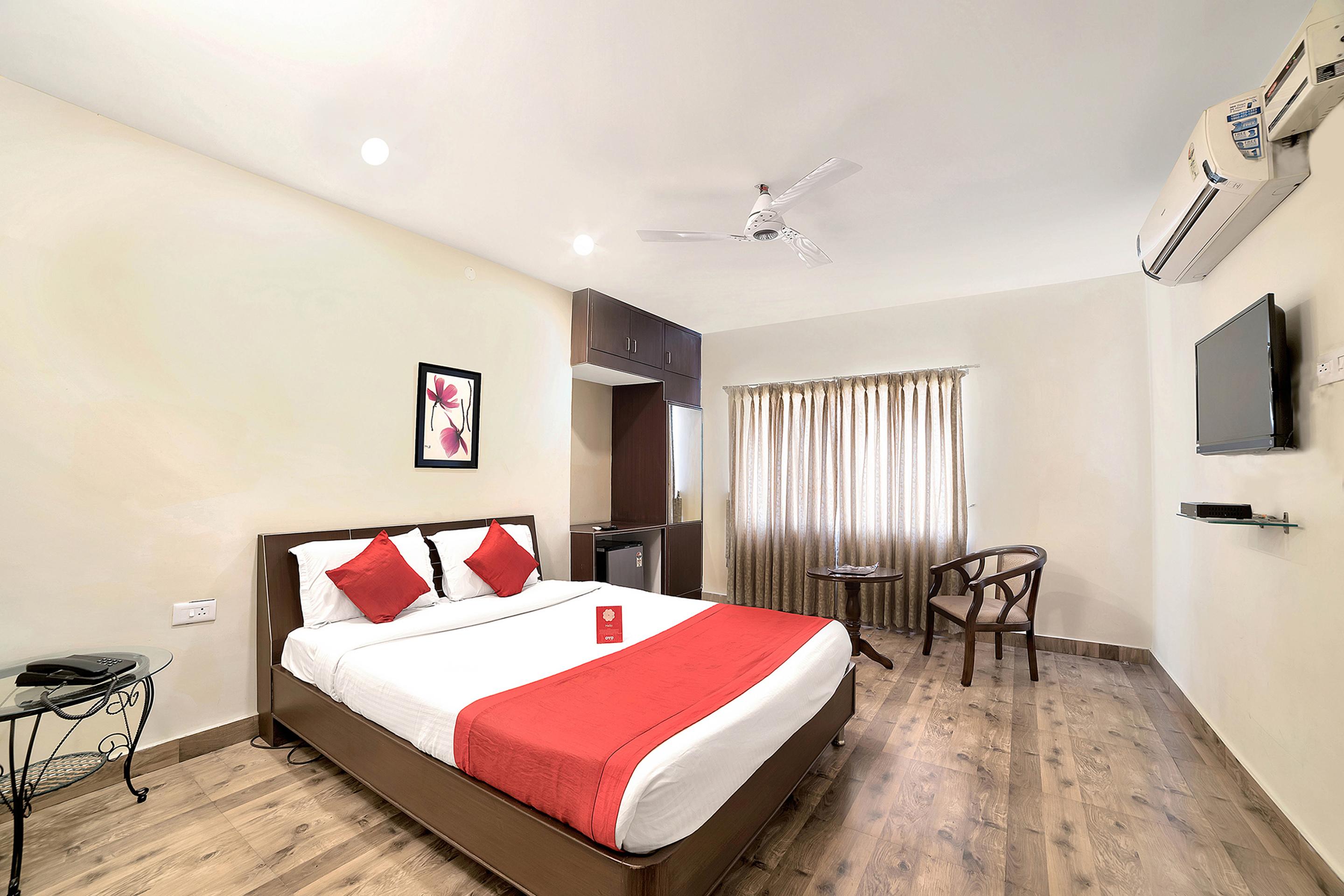 Oyo 674 Apartment Hotel Manar Luxury Suites Хайдарабад Экстерьер фото