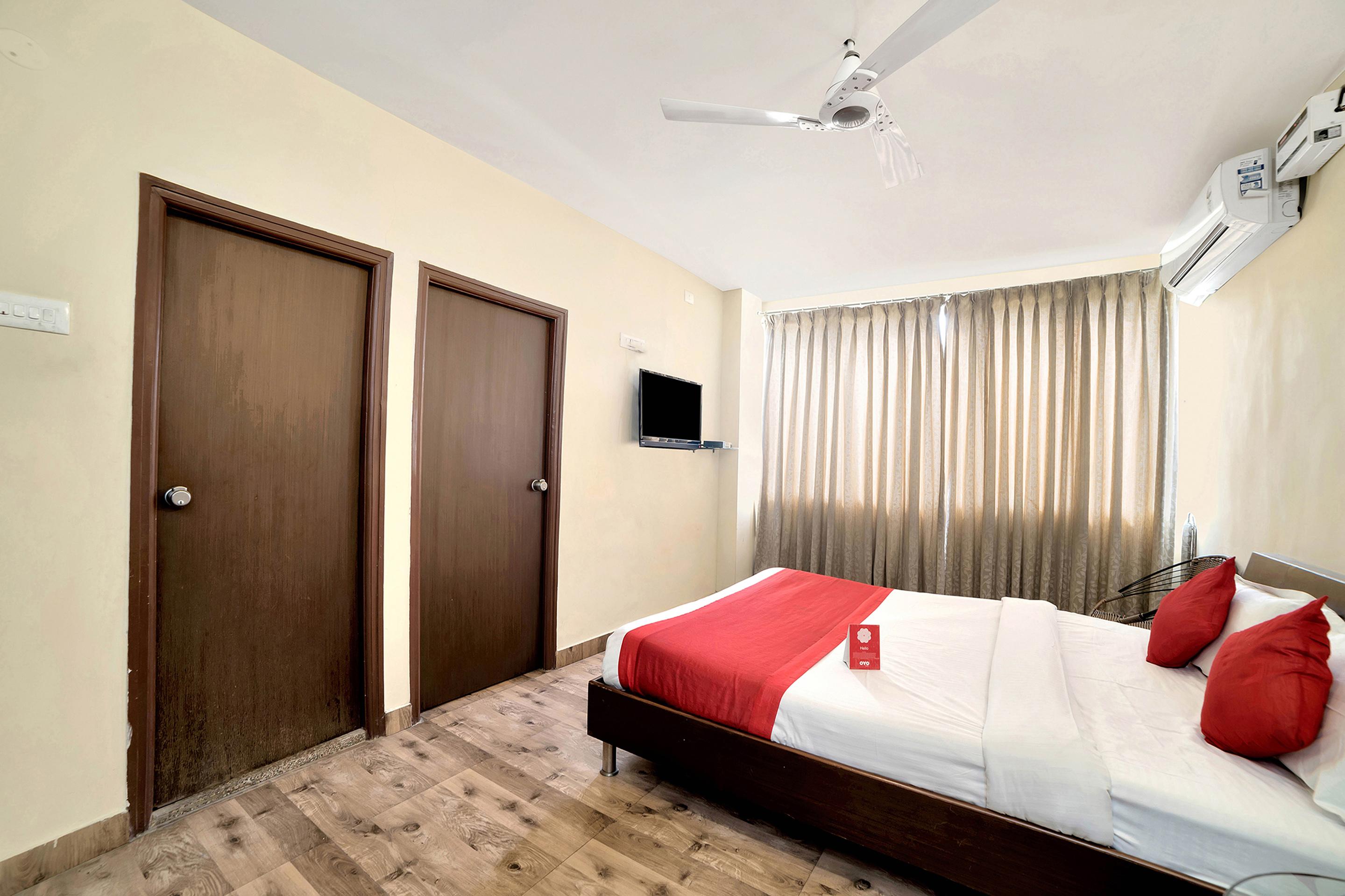 Oyo 674 Apartment Hotel Manar Luxury Suites Хайдарабад Экстерьер фото