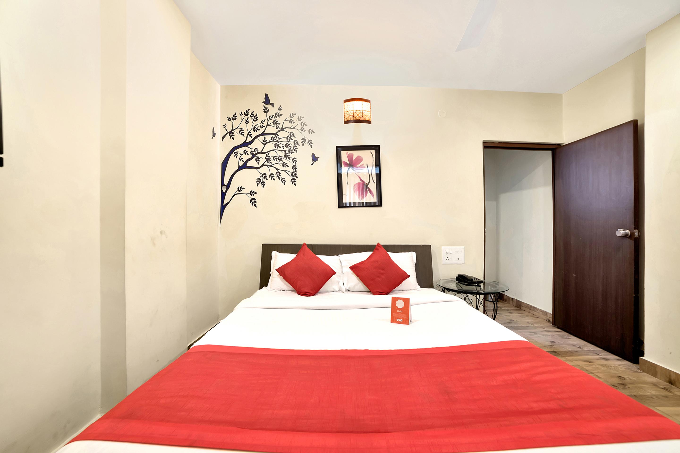 Oyo 674 Apartment Hotel Manar Luxury Suites Хайдарабад Экстерьер фото