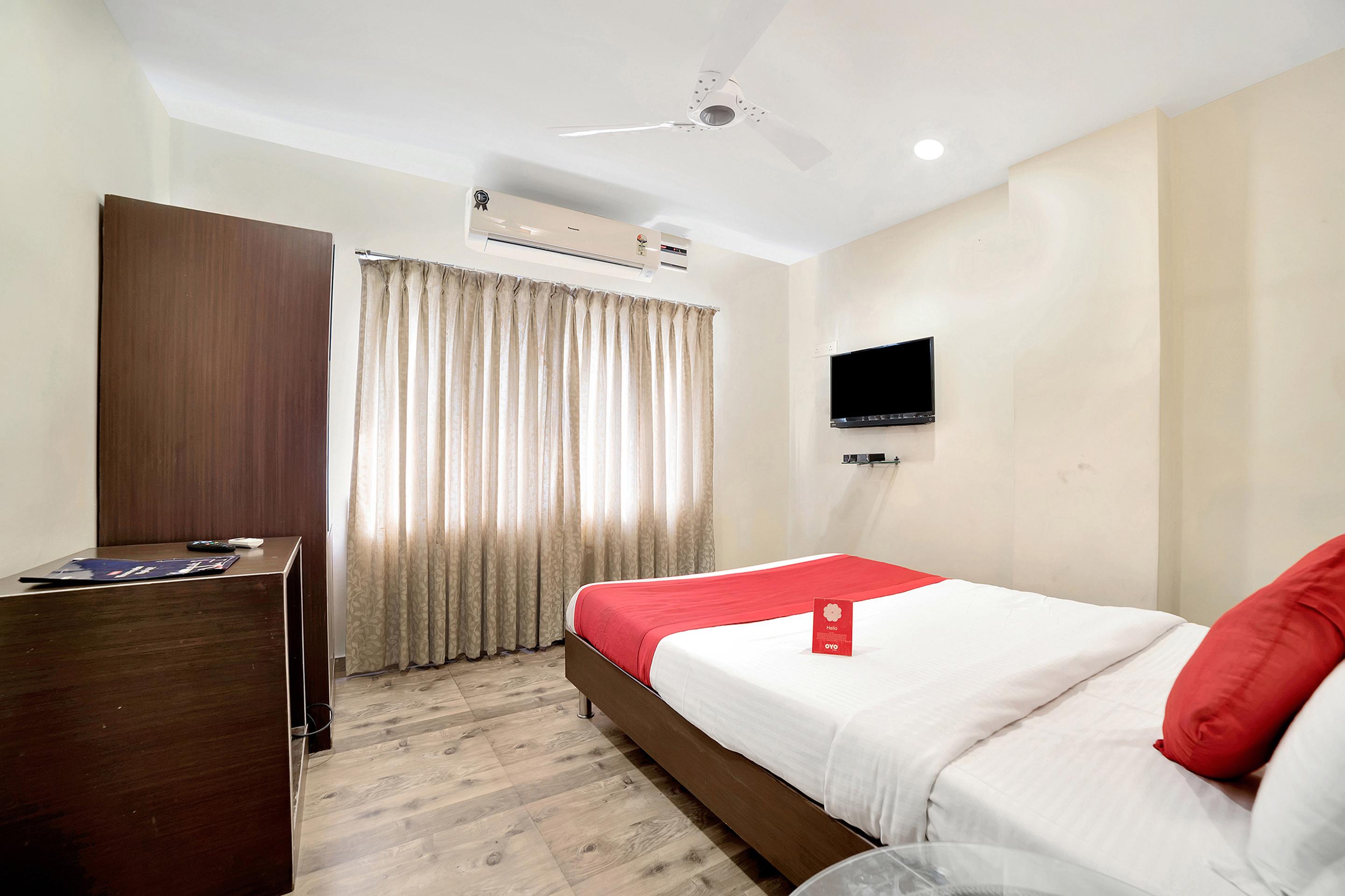 Oyo 674 Apartment Hotel Manar Luxury Suites Хайдарабад Экстерьер фото